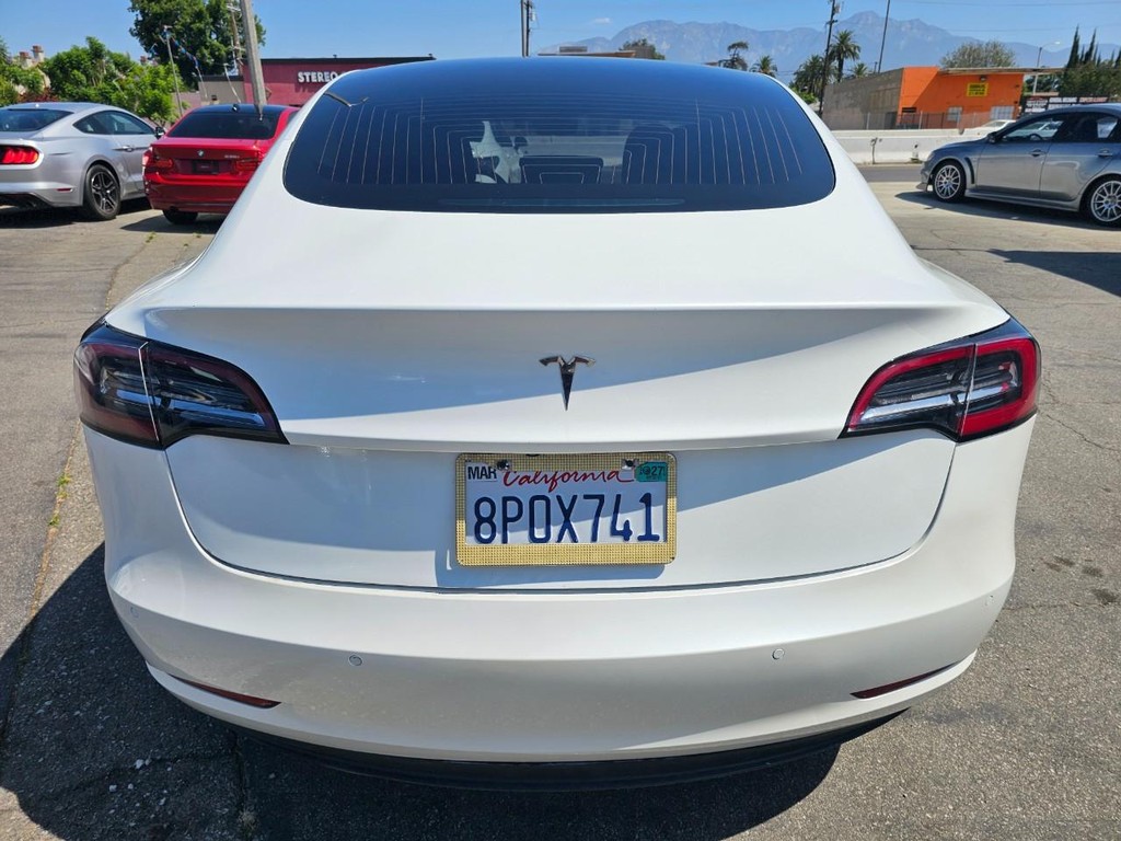 Tesla Model 3 Vehicle Full-screen Gallery Image 4