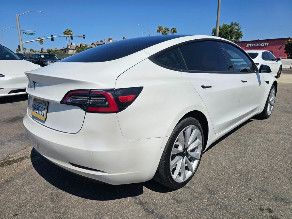 Tesla Model 3 Vehicle Full-screen Gallery Image 5