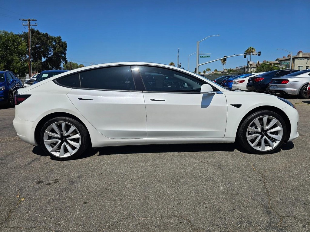 Tesla Model 3 Vehicle Full-screen Gallery Image 6