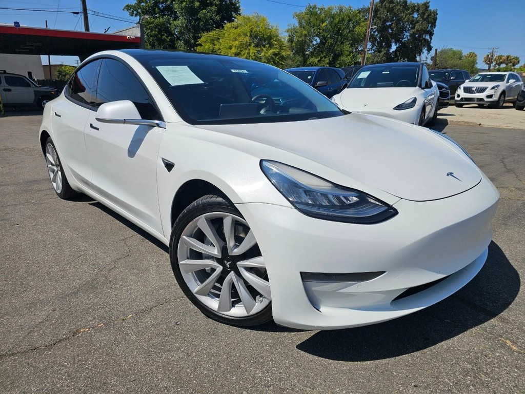Tesla Model 3 Vehicle Full-screen Gallery Image 7