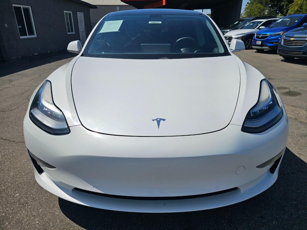Tesla Model 3 Vehicle Full-screen Gallery Image 8
