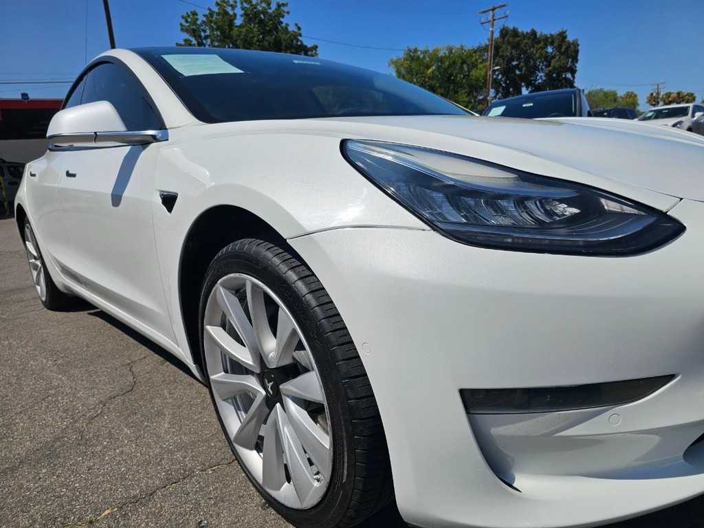 Tesla Model 3 Vehicle Full-screen Gallery Image 9