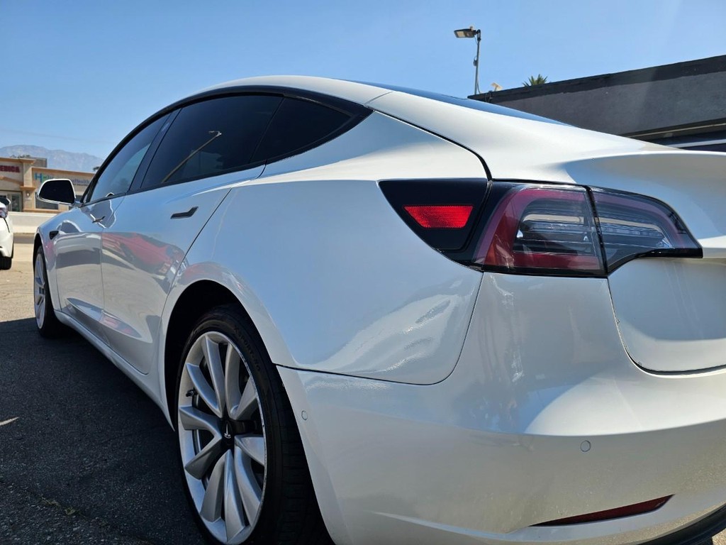 Tesla Model 3 Vehicle Full-screen Gallery Image 11