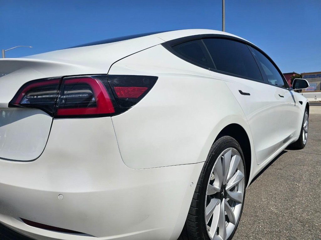 Tesla Model 3 Vehicle Full-screen Gallery Image 12