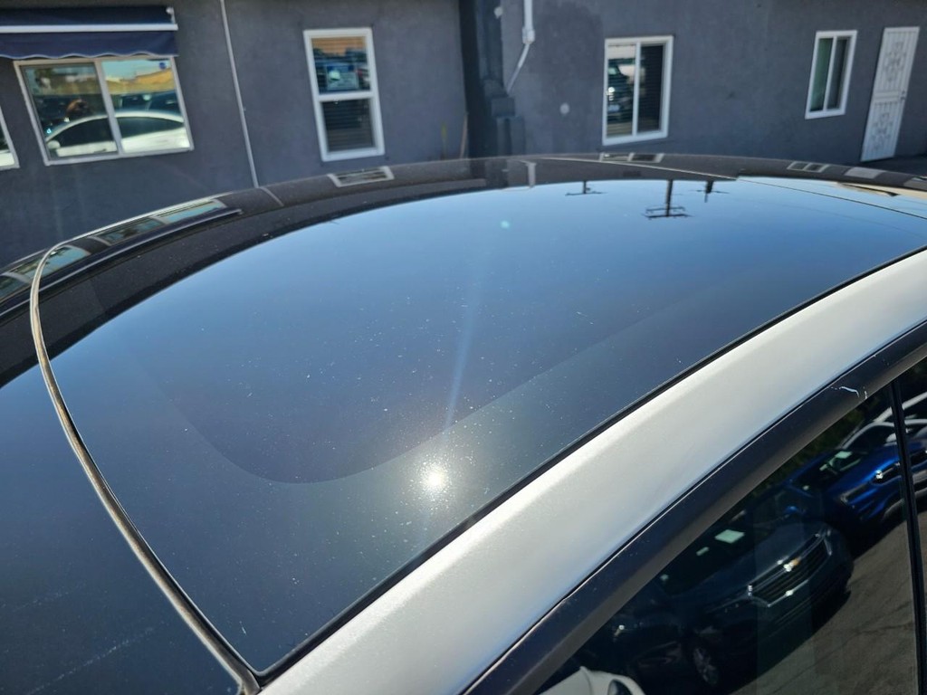 Tesla Model 3 Vehicle Full-screen Gallery Image 14