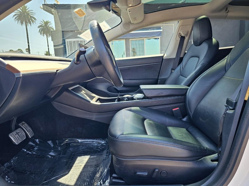 Tesla Model 3 Vehicle Full-screen Gallery Image 17
