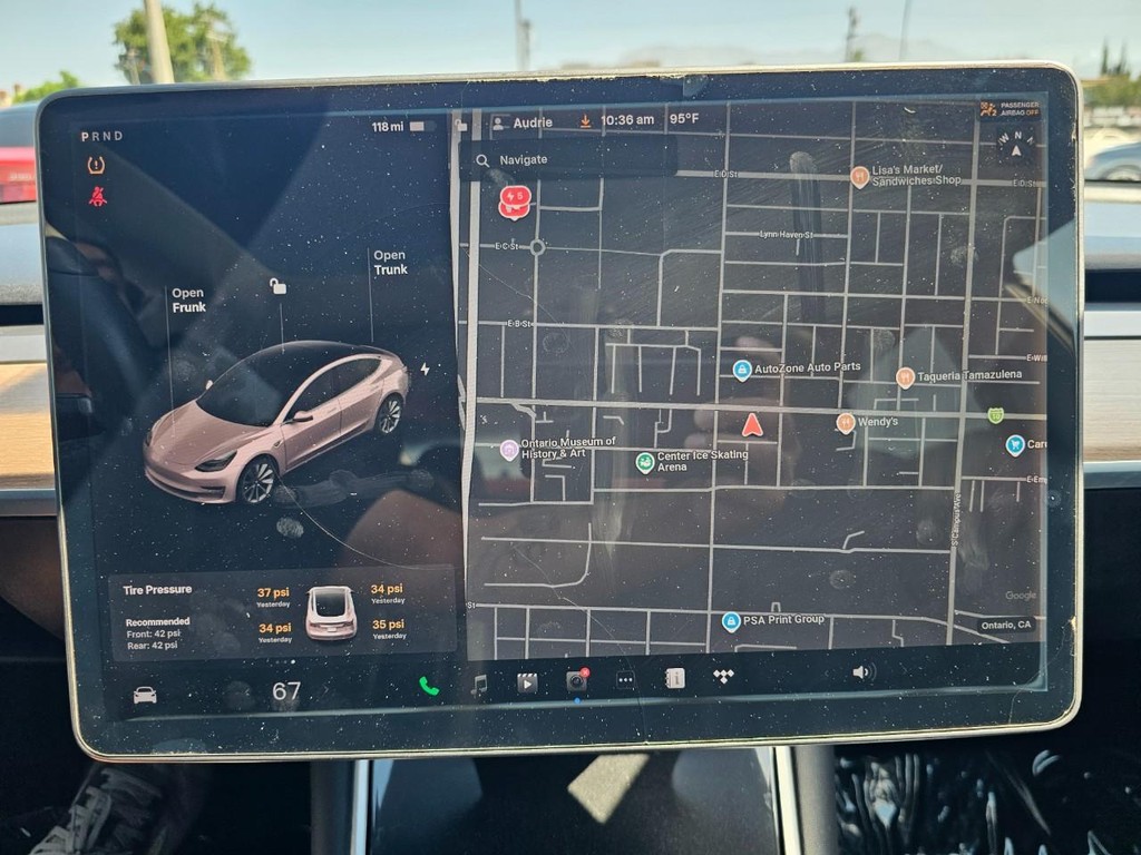 Tesla Model 3 Vehicle Full-screen Gallery Image 18