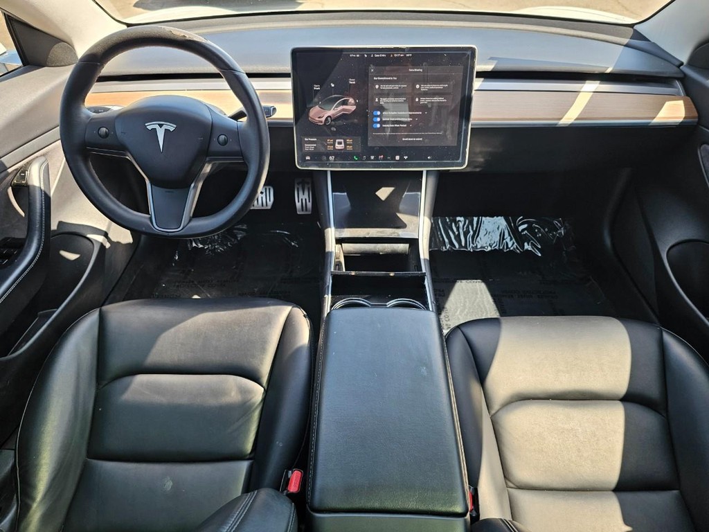 Tesla Model 3 Vehicle Full-screen Gallery Image 21