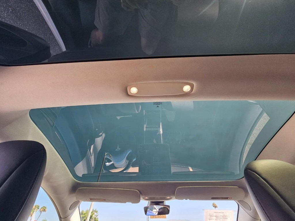 Tesla Model 3 Vehicle Full-screen Gallery Image 27
