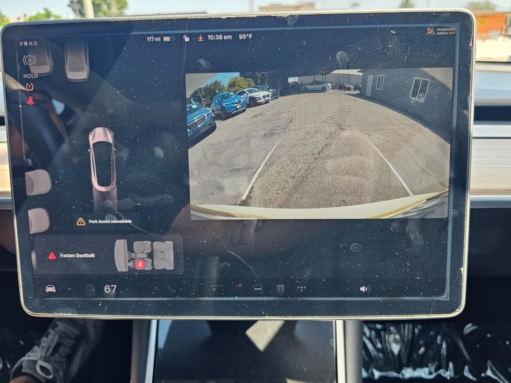 Tesla Model 3 Vehicle Full-screen Gallery Image 30