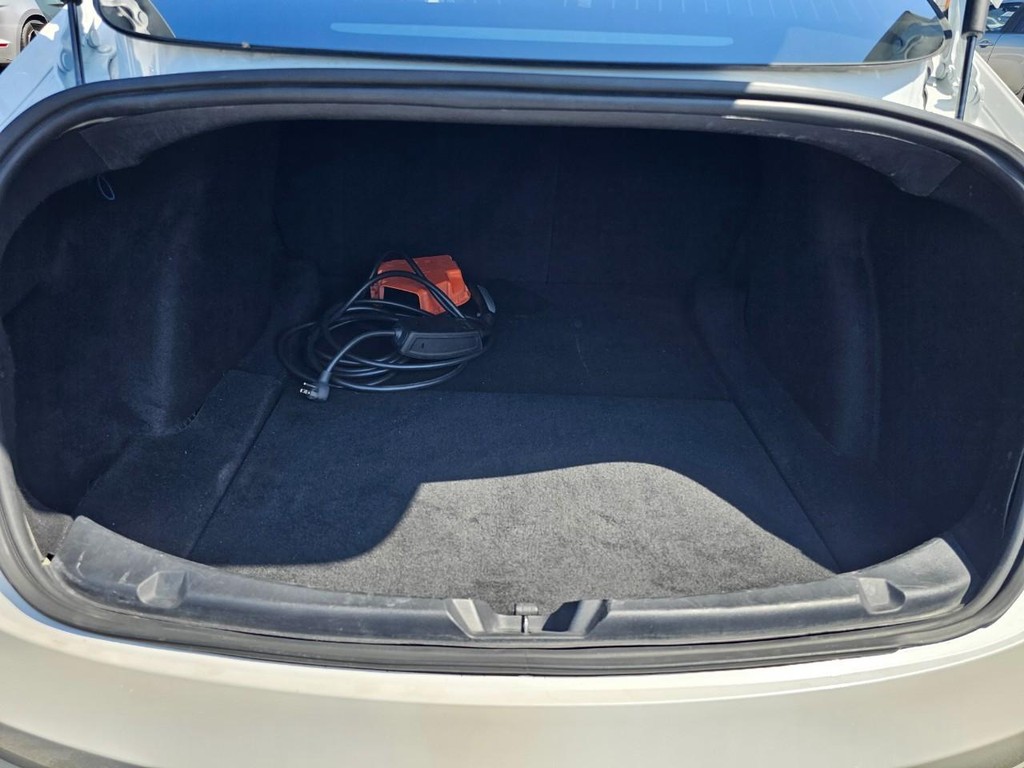 Tesla Model 3 Vehicle Full-screen Gallery Image 31