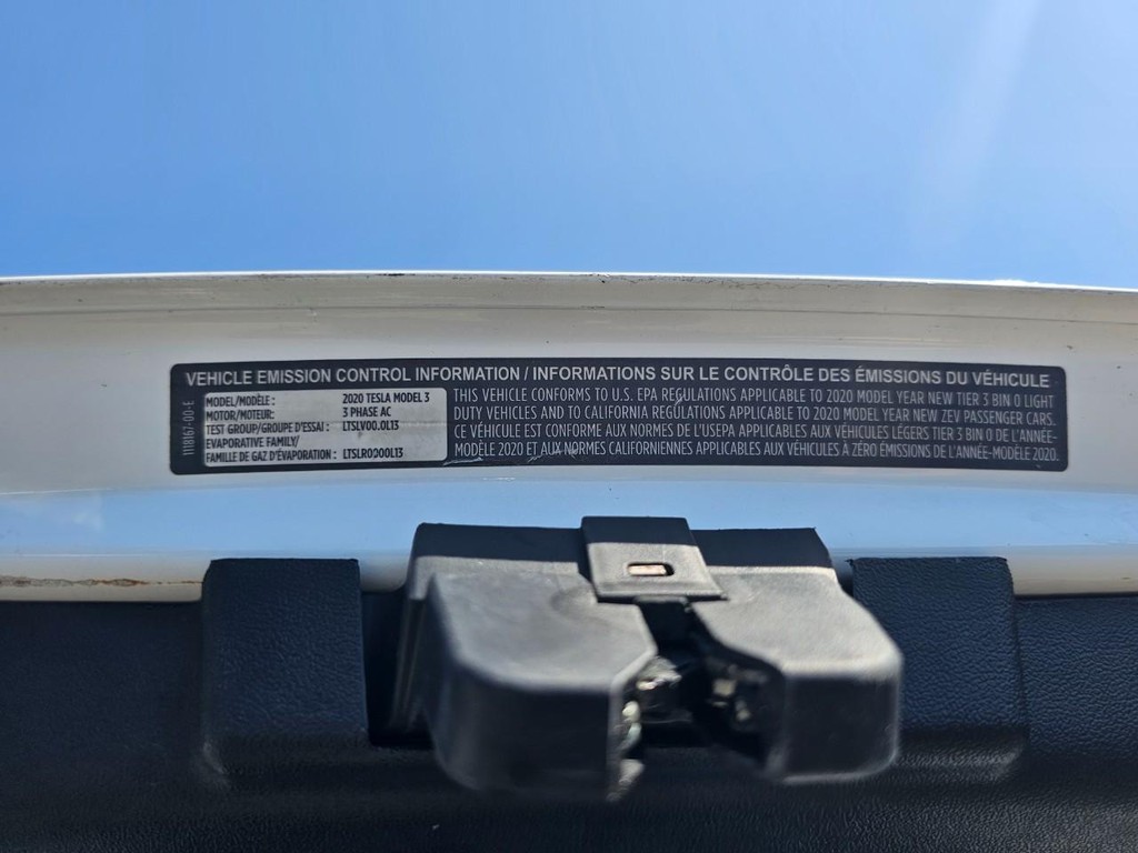 Tesla Model 3 Vehicle Full-screen Gallery Image 33