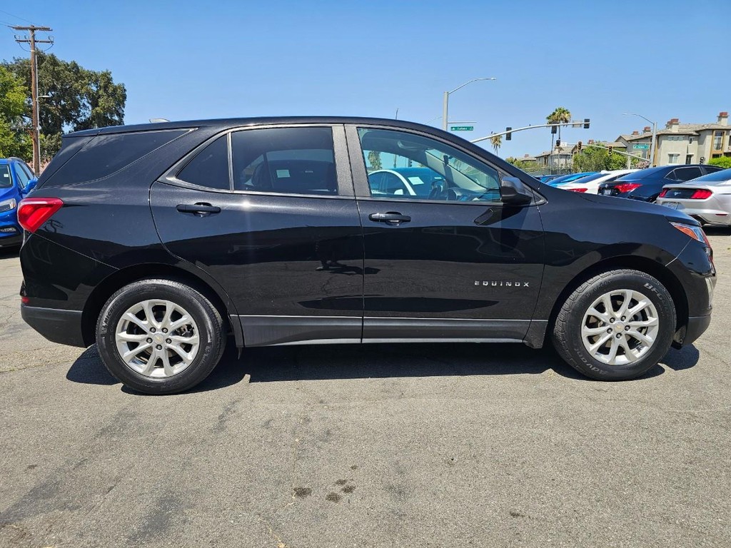 Chevrolet Equinox Vehicle Full-screen Gallery Image 6