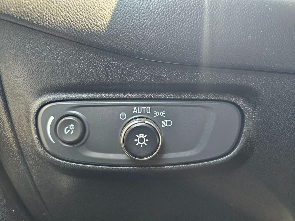 Chevrolet Equinox Vehicle Full-screen Gallery Image 17