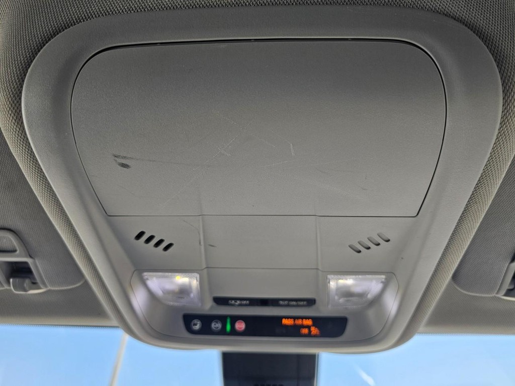 Chevrolet Equinox Vehicle Full-screen Gallery Image 32