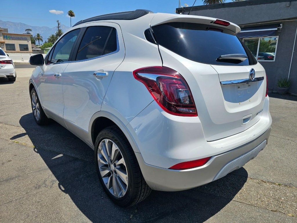 Buick Encore Vehicle Full-screen Gallery Image 3