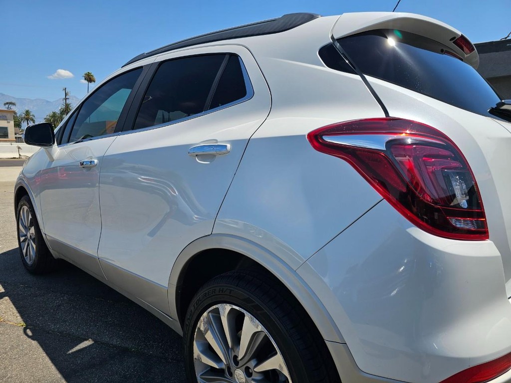 Buick Encore Vehicle Full-screen Gallery Image 11