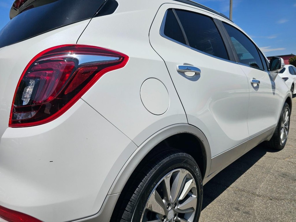 Buick Encore Vehicle Full-screen Gallery Image 12