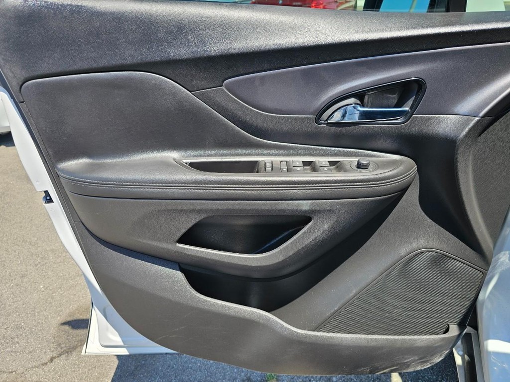 Buick Encore Vehicle Full-screen Gallery Image 15