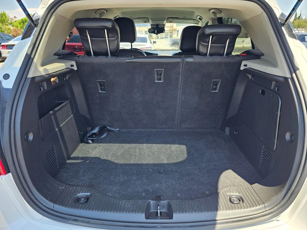 Buick Encore Vehicle Full-screen Gallery Image 31