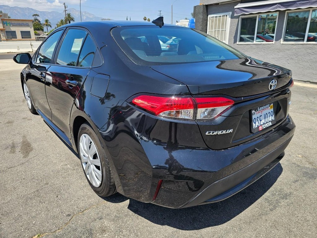Toyota Corolla Vehicle Full-screen Gallery Image 3