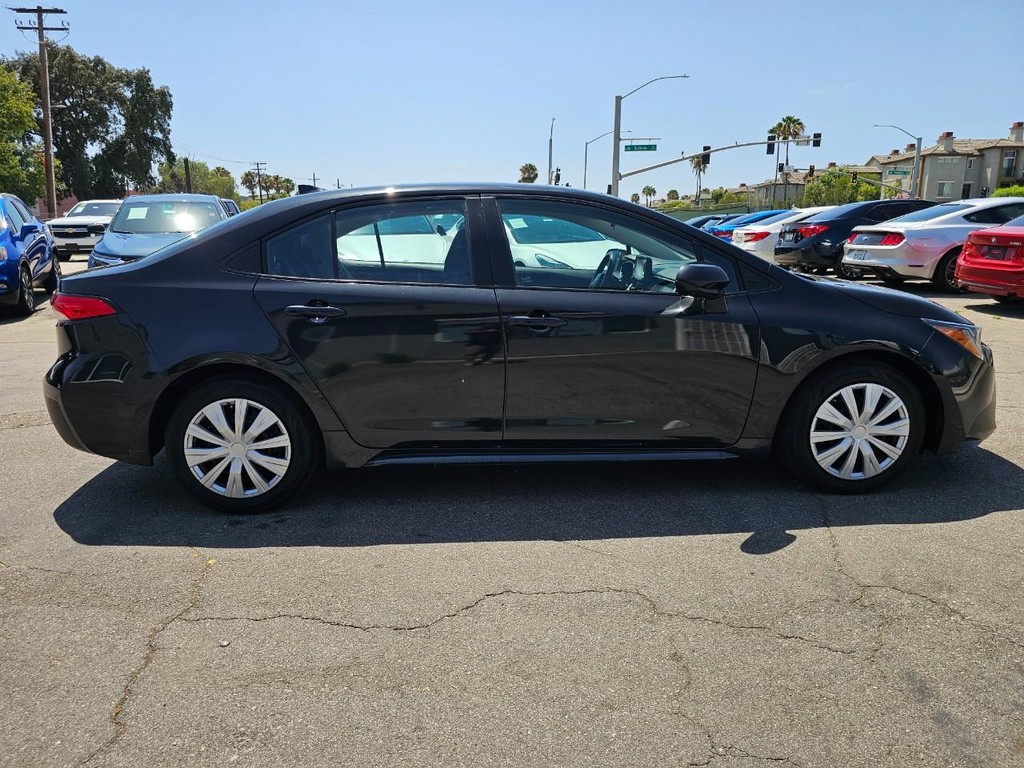 Toyota Corolla Vehicle Full-screen Gallery Image 6