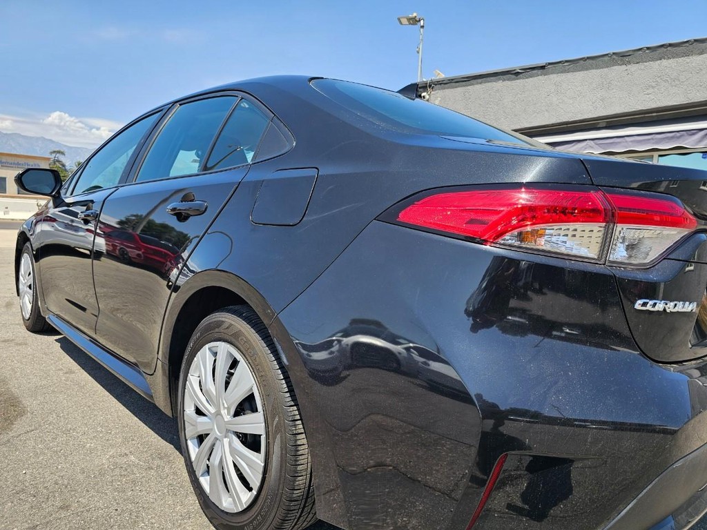 Toyota Corolla Vehicle Full-screen Gallery Image 11