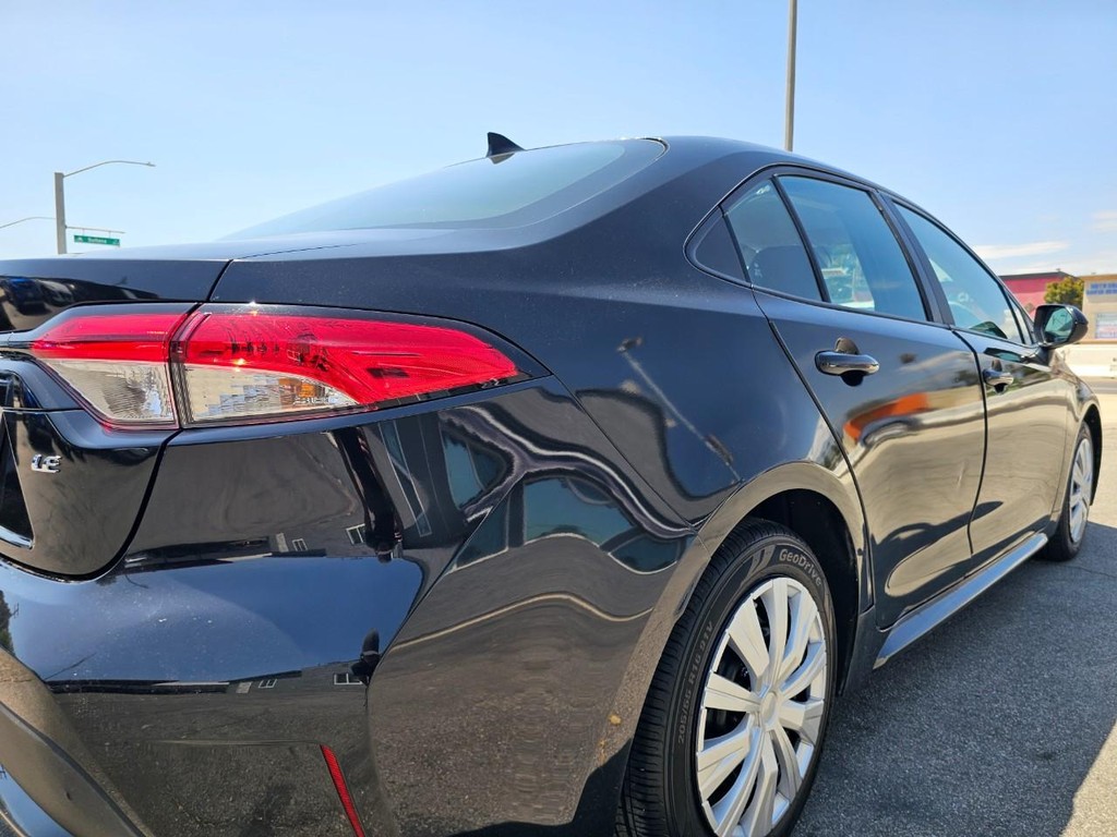 Toyota Corolla Vehicle Full-screen Gallery Image 12