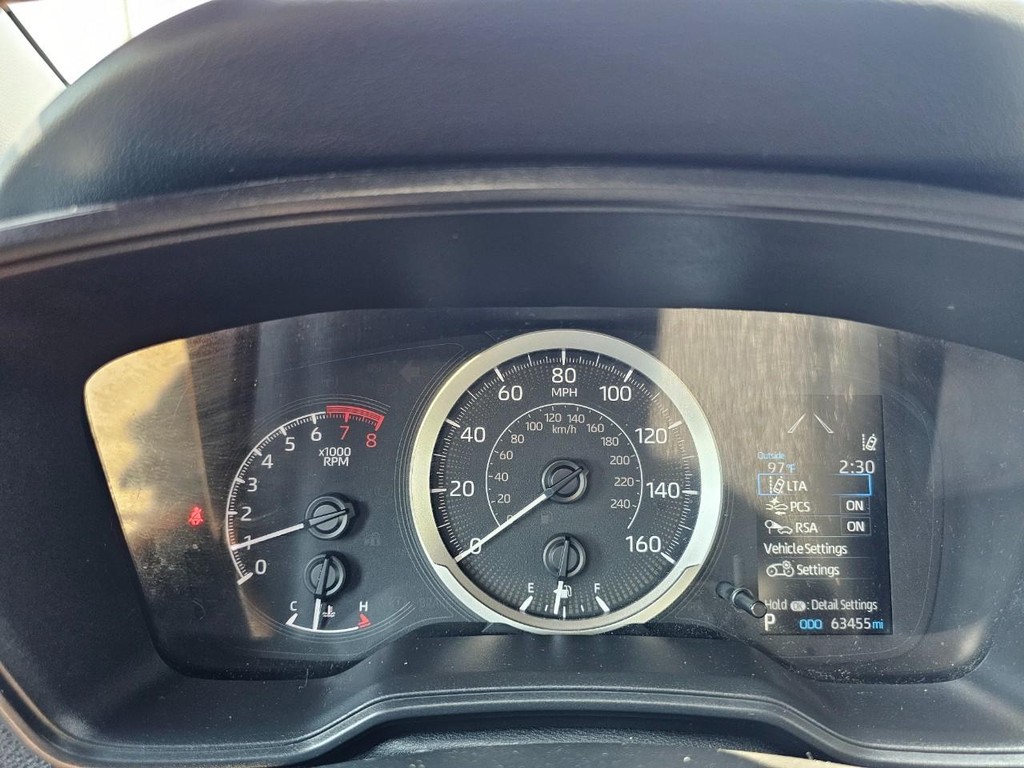 Toyota Corolla Vehicle Full-screen Gallery Image 19