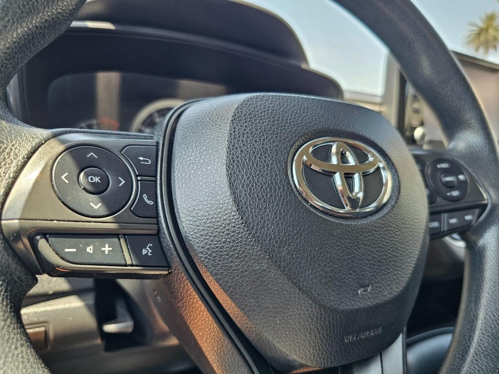 Toyota Corolla Vehicle Full-screen Gallery Image 22