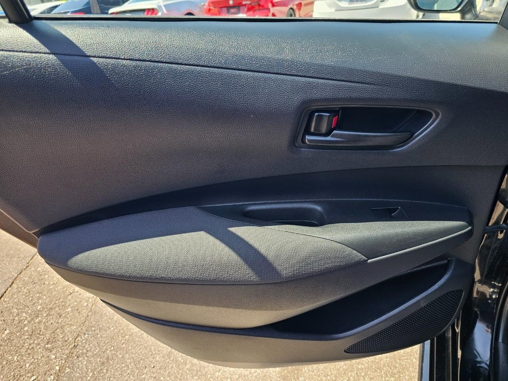 Toyota Corolla Vehicle Full-screen Gallery Image 24