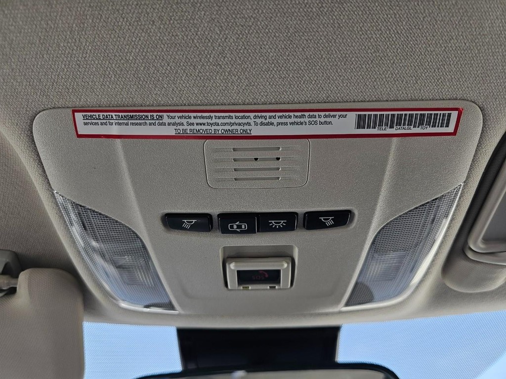 Toyota Corolla Vehicle Full-screen Gallery Image 31