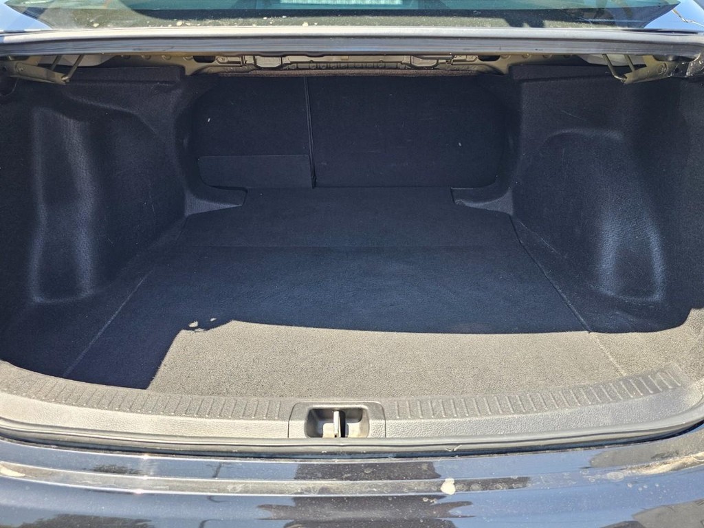 Toyota Corolla Vehicle Full-screen Gallery Image 33