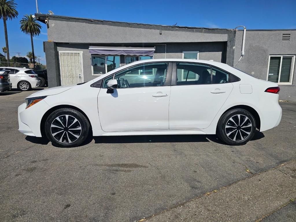 Toyota Corolla Vehicle Full-screen Gallery Image 03