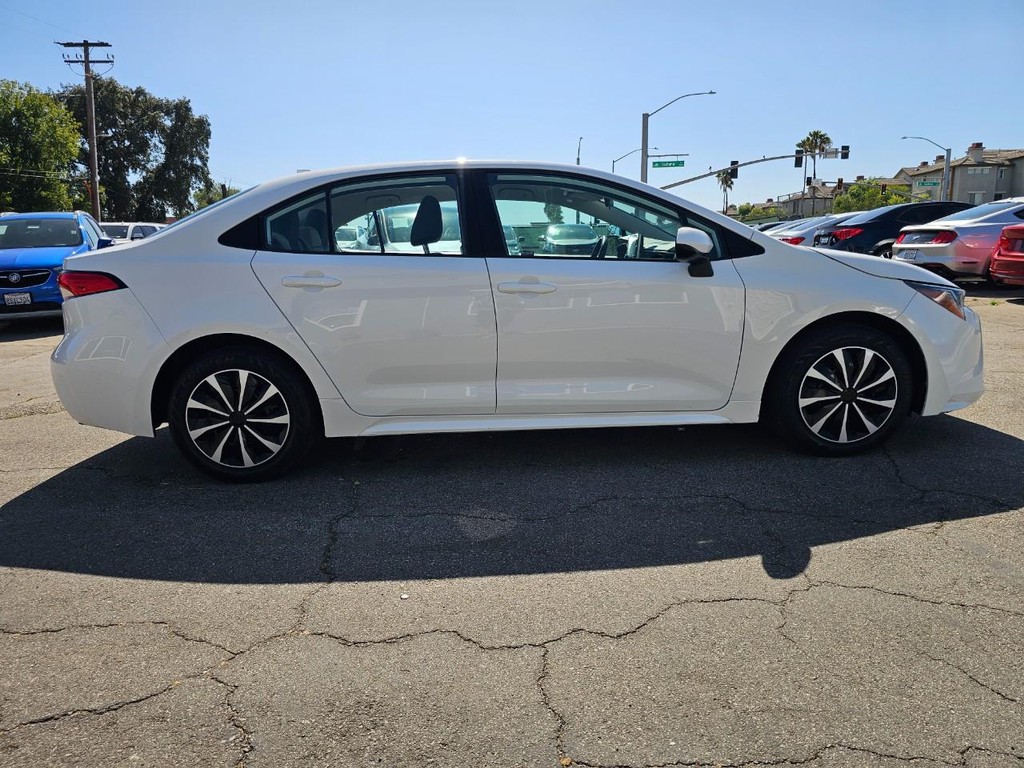 Toyota Corolla Vehicle Full-screen Gallery Image 07