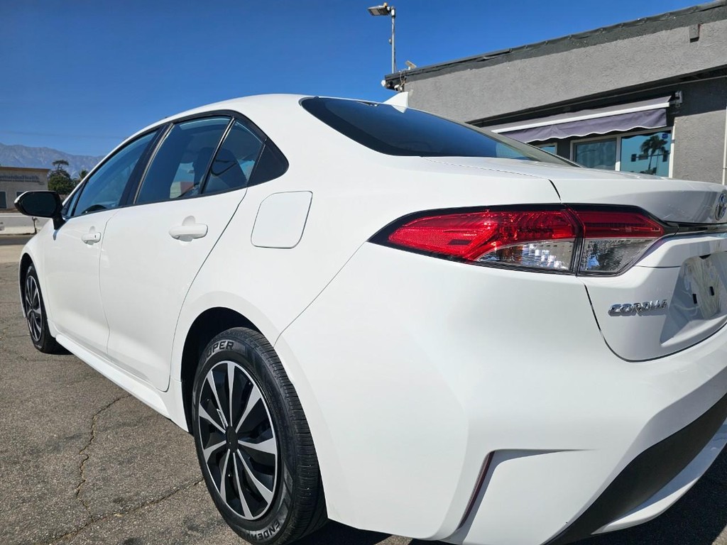 Toyota Corolla Vehicle Full-screen Gallery Image 12