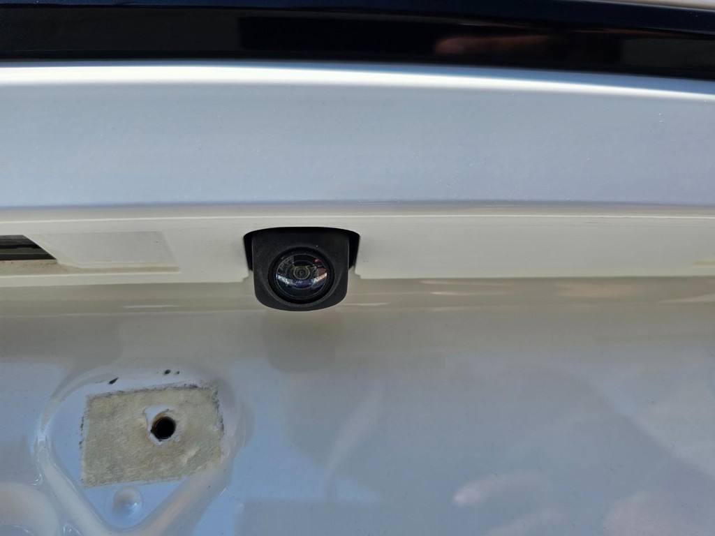 Toyota Corolla Vehicle Full-screen Gallery Image 15
