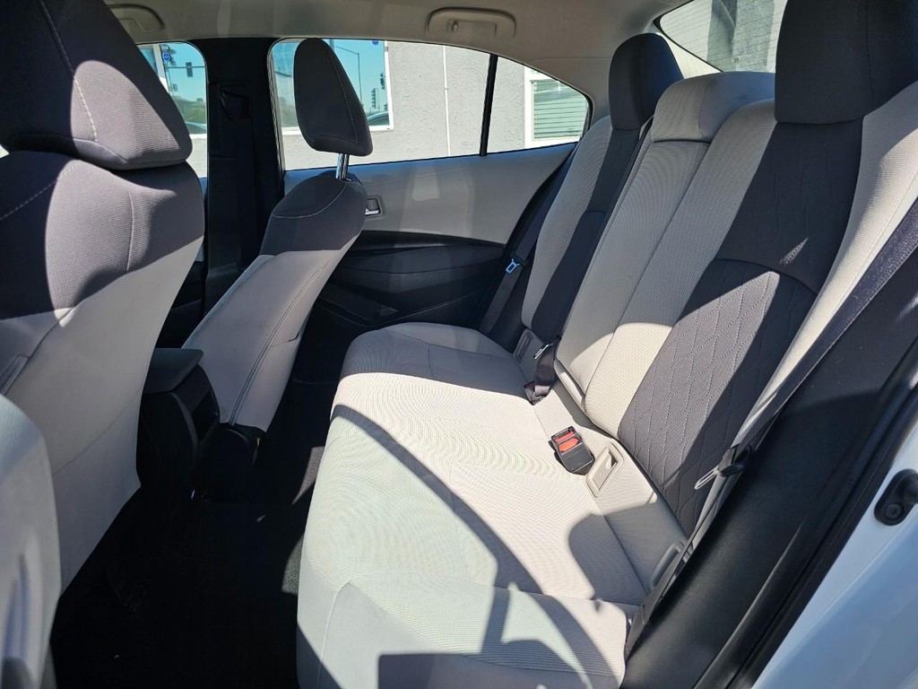 Toyota Corolla Vehicle Full-screen Gallery Image 24