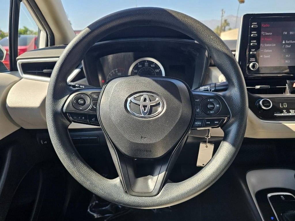 Toyota Corolla Vehicle Full-screen Gallery Image 27