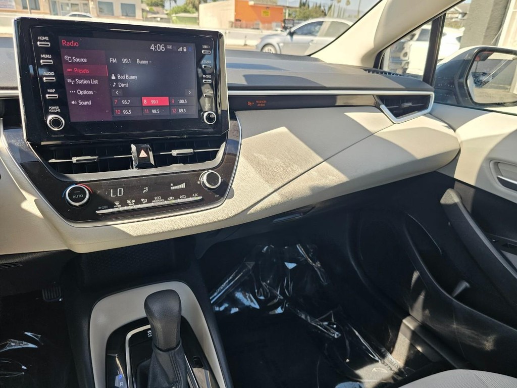 Toyota Corolla Vehicle Full-screen Gallery Image 29