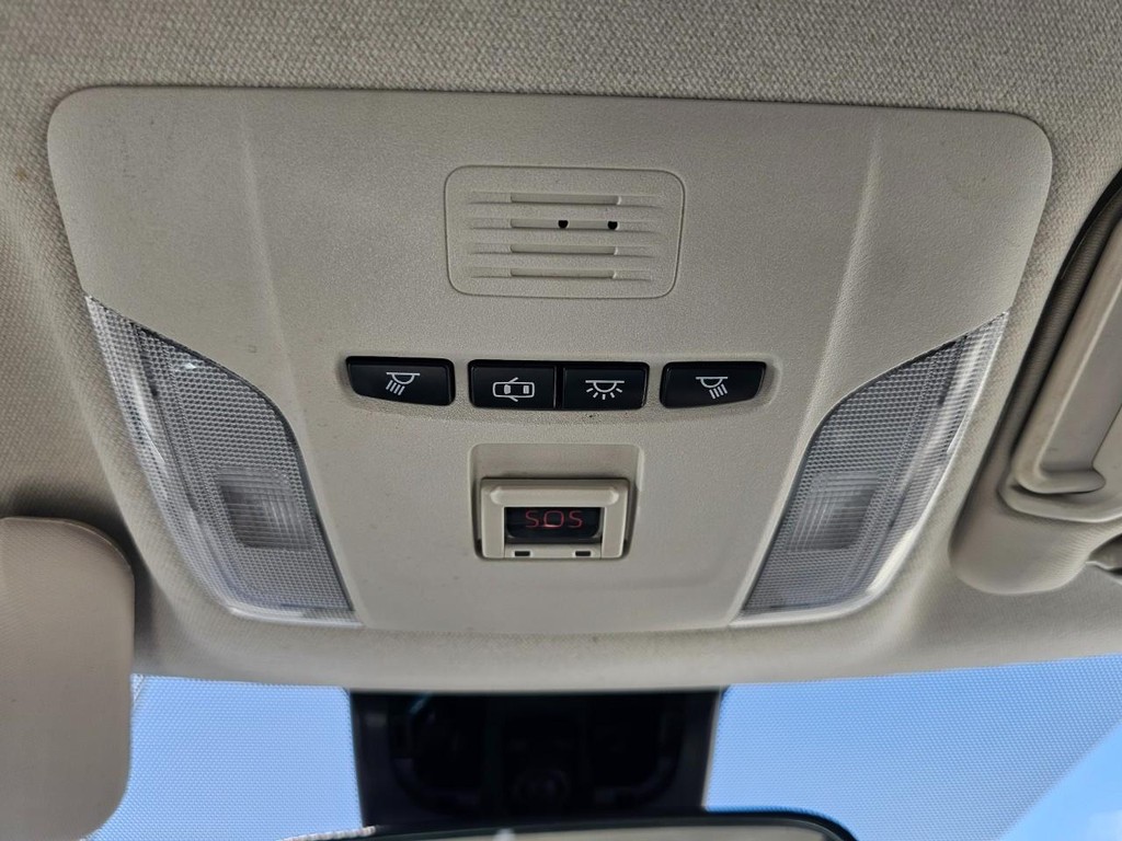 Toyota Corolla Vehicle Full-screen Gallery Image 31