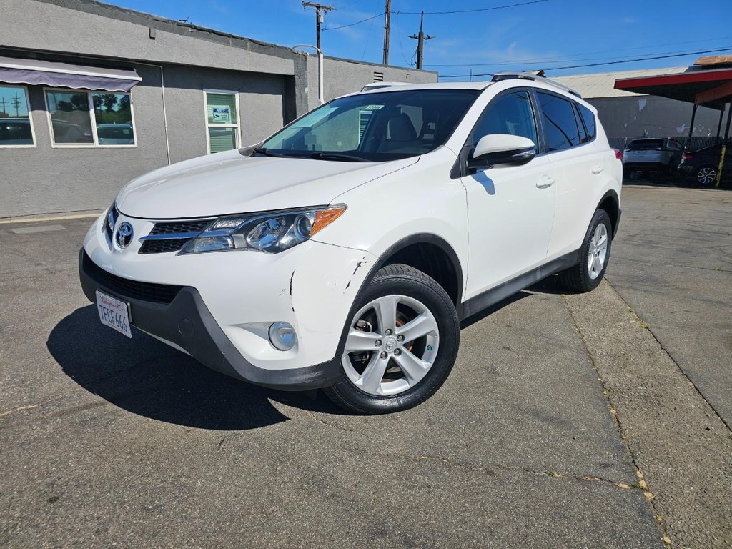 Toyota RAV4 Vehicle Full-screen Gallery Image 02