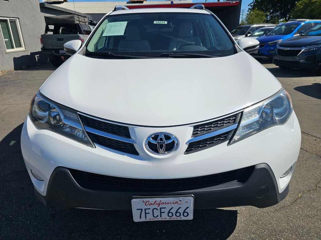 Toyota RAV4 Vehicle Full-screen Gallery Image 09