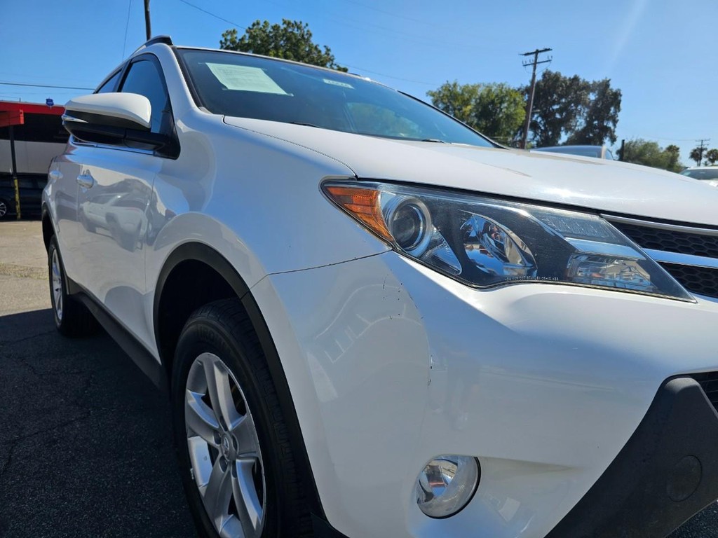 Toyota RAV4 Vehicle Full-screen Gallery Image 10