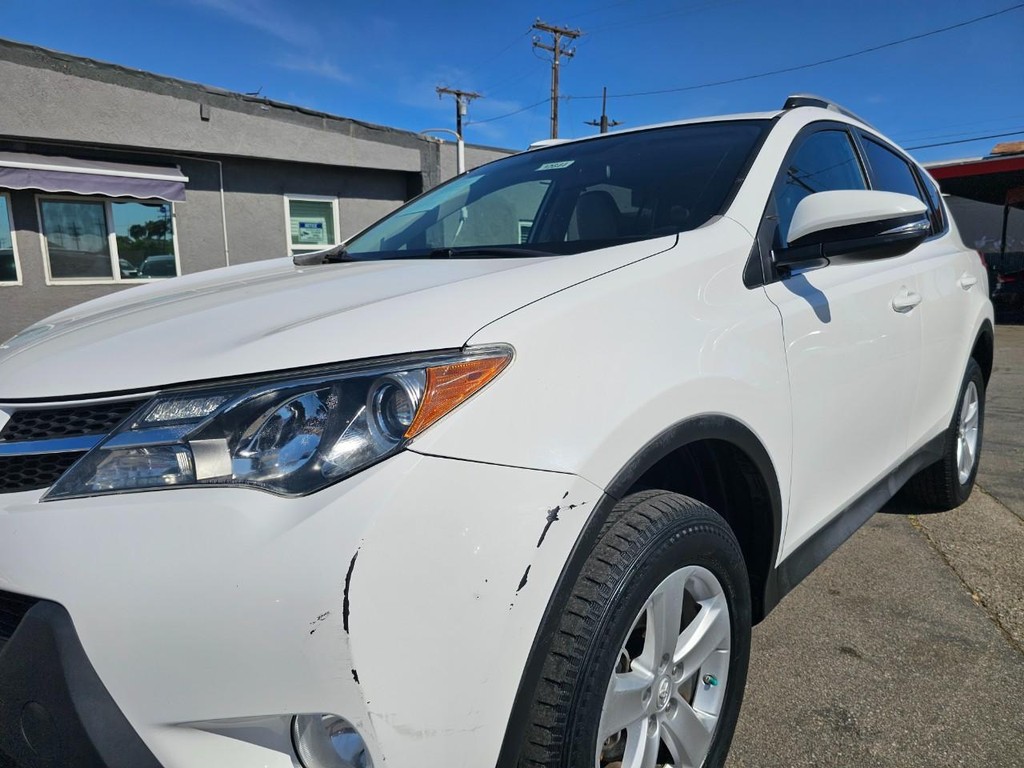 Toyota RAV4 Vehicle Full-screen Gallery Image 11
