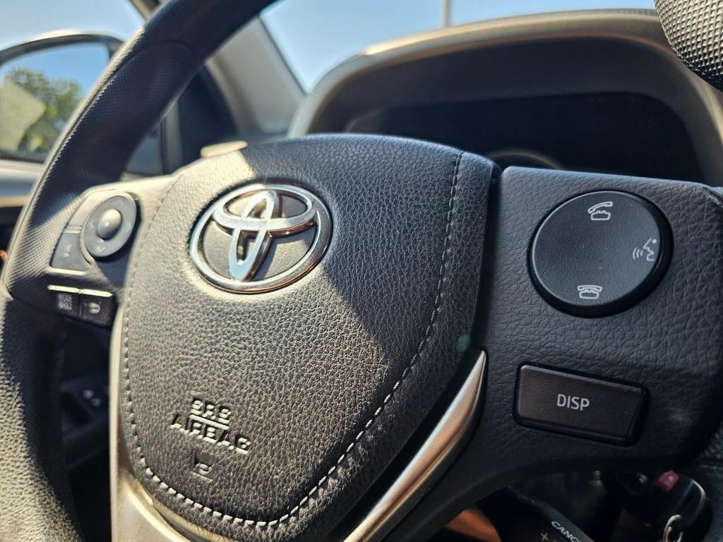 Toyota RAV4 Vehicle Full-screen Gallery Image 20