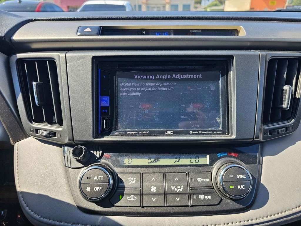 Toyota RAV4 Vehicle Full-screen Gallery Image 22