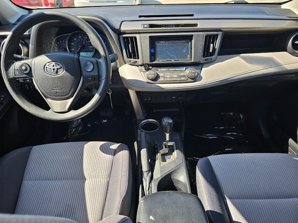 Toyota RAV4 Vehicle Full-screen Gallery Image 25