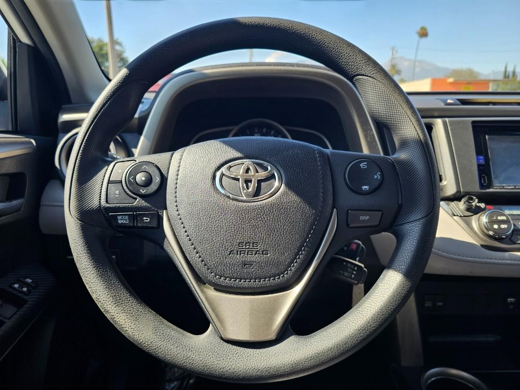 Toyota RAV4 Vehicle Full-screen Gallery Image 27
