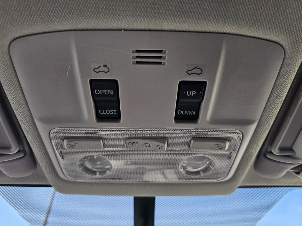 Toyota RAV4 Vehicle Full-screen Gallery Image 29